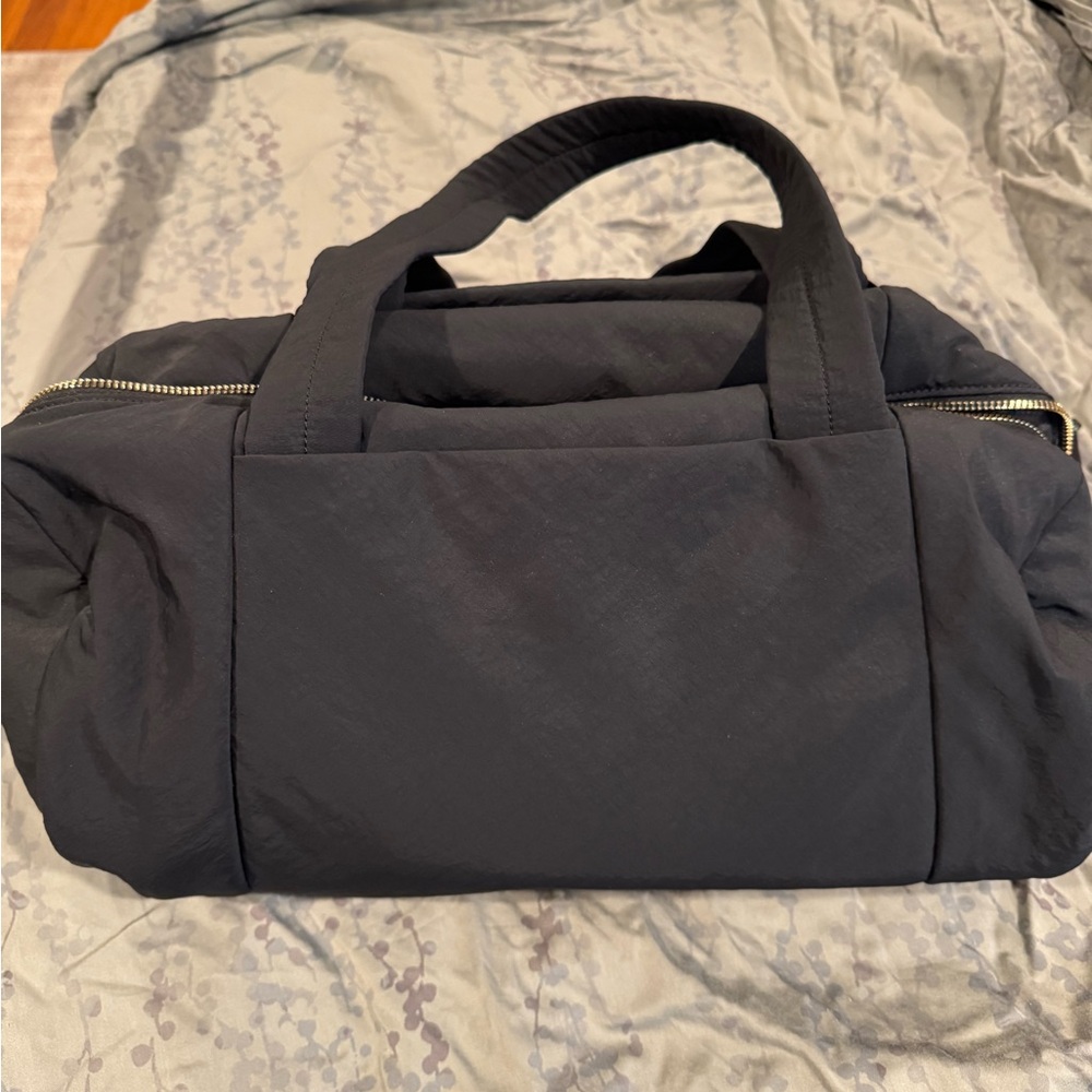 Lululemon “On My Level” barrel duffle bag NWT